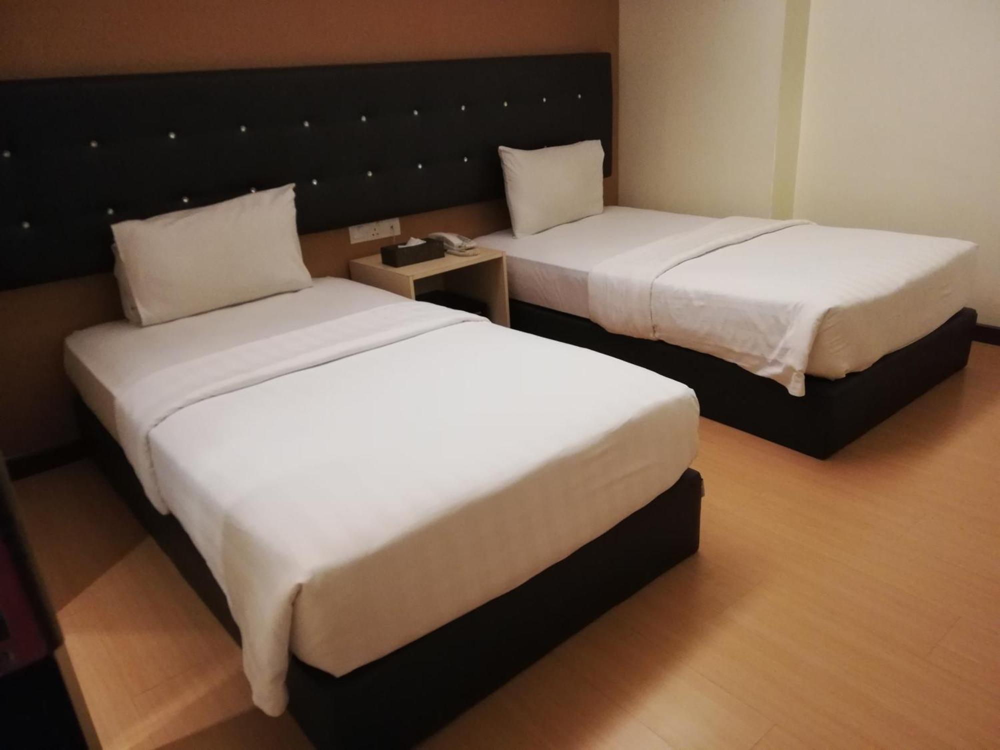 Ease Hotel Kota Kinabalu Esterno foto