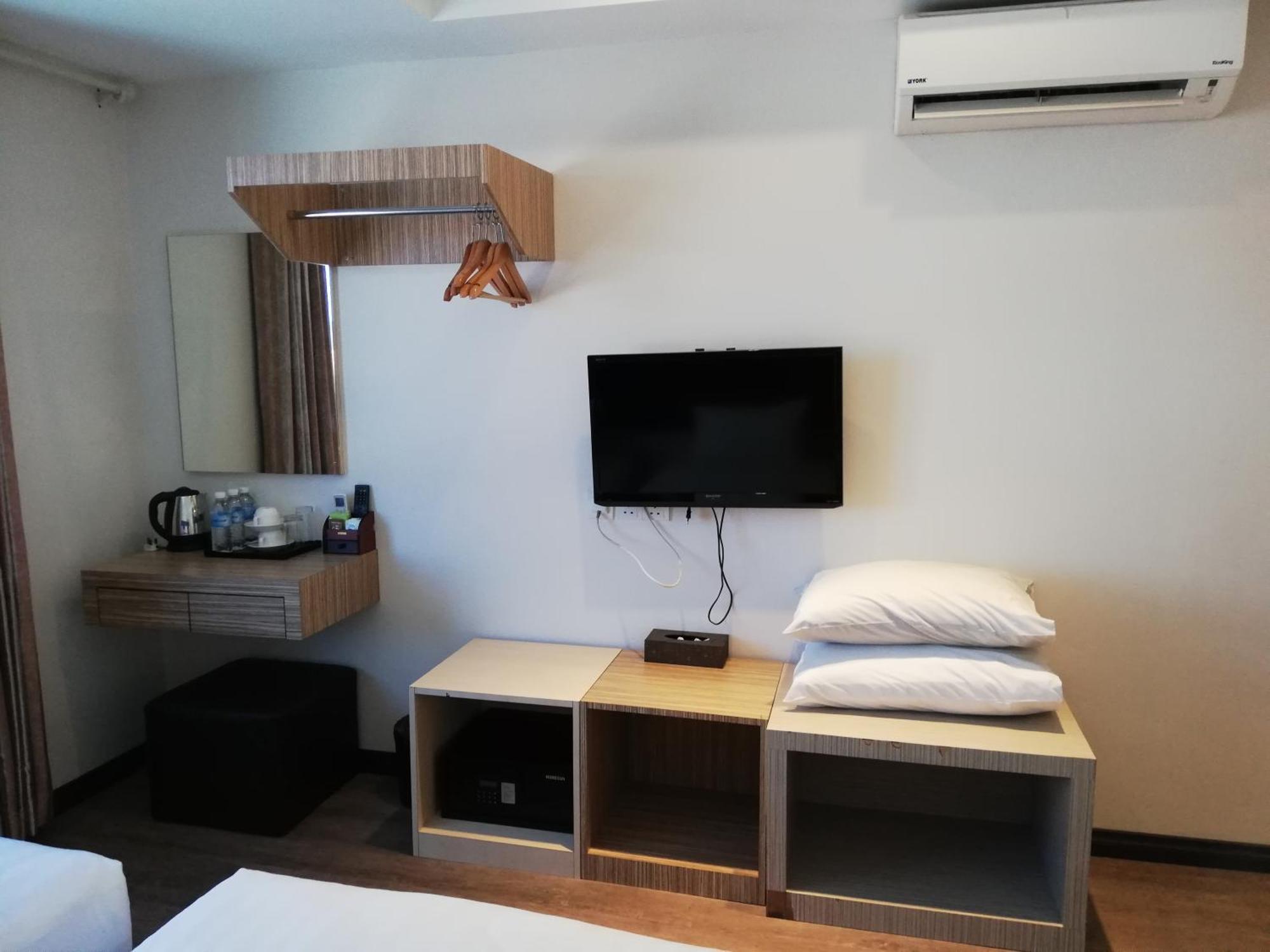 Ease Hotel Kota Kinabalu Esterno foto