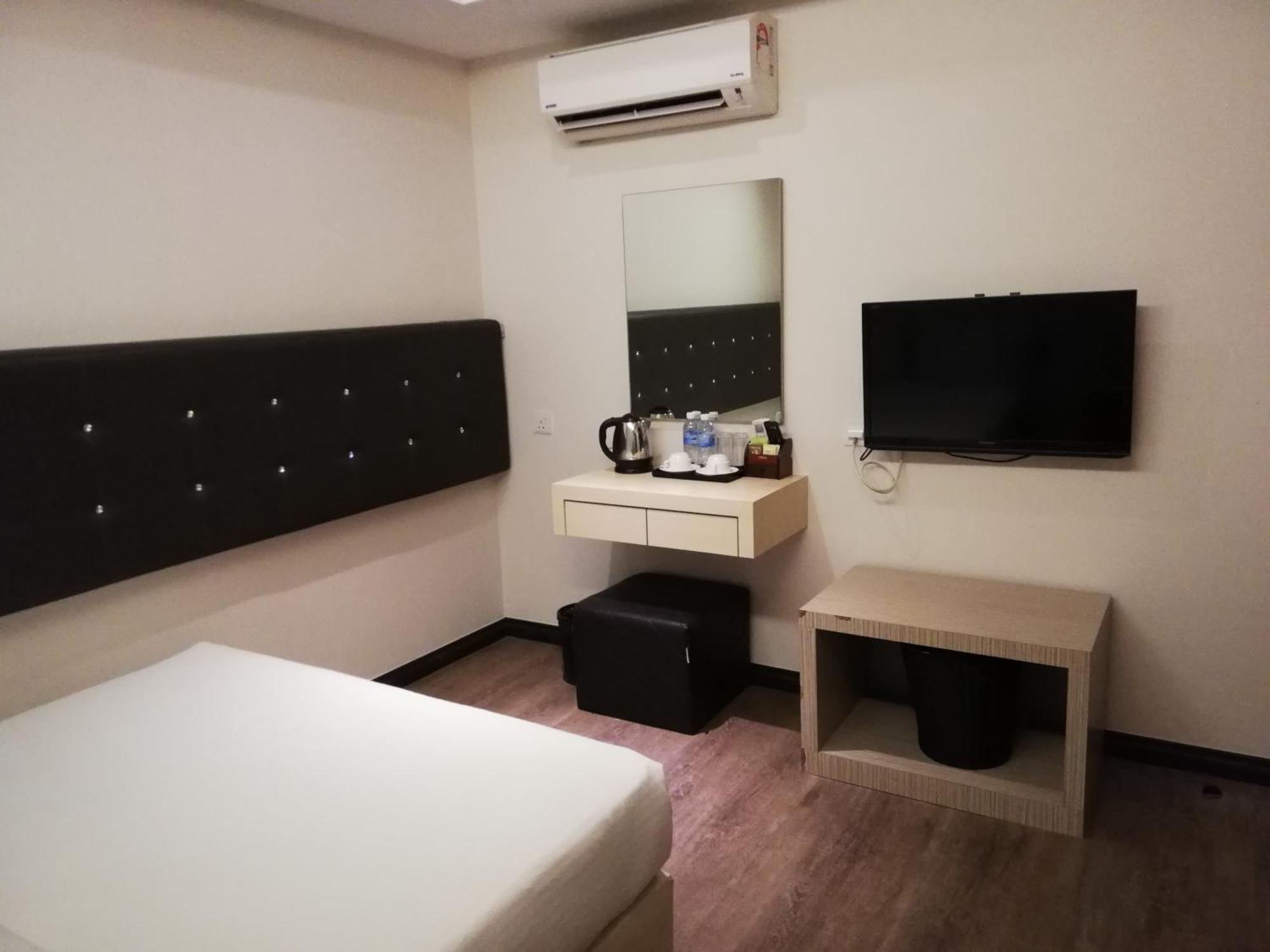 Ease Hotel Kota Kinabalu Esterno foto