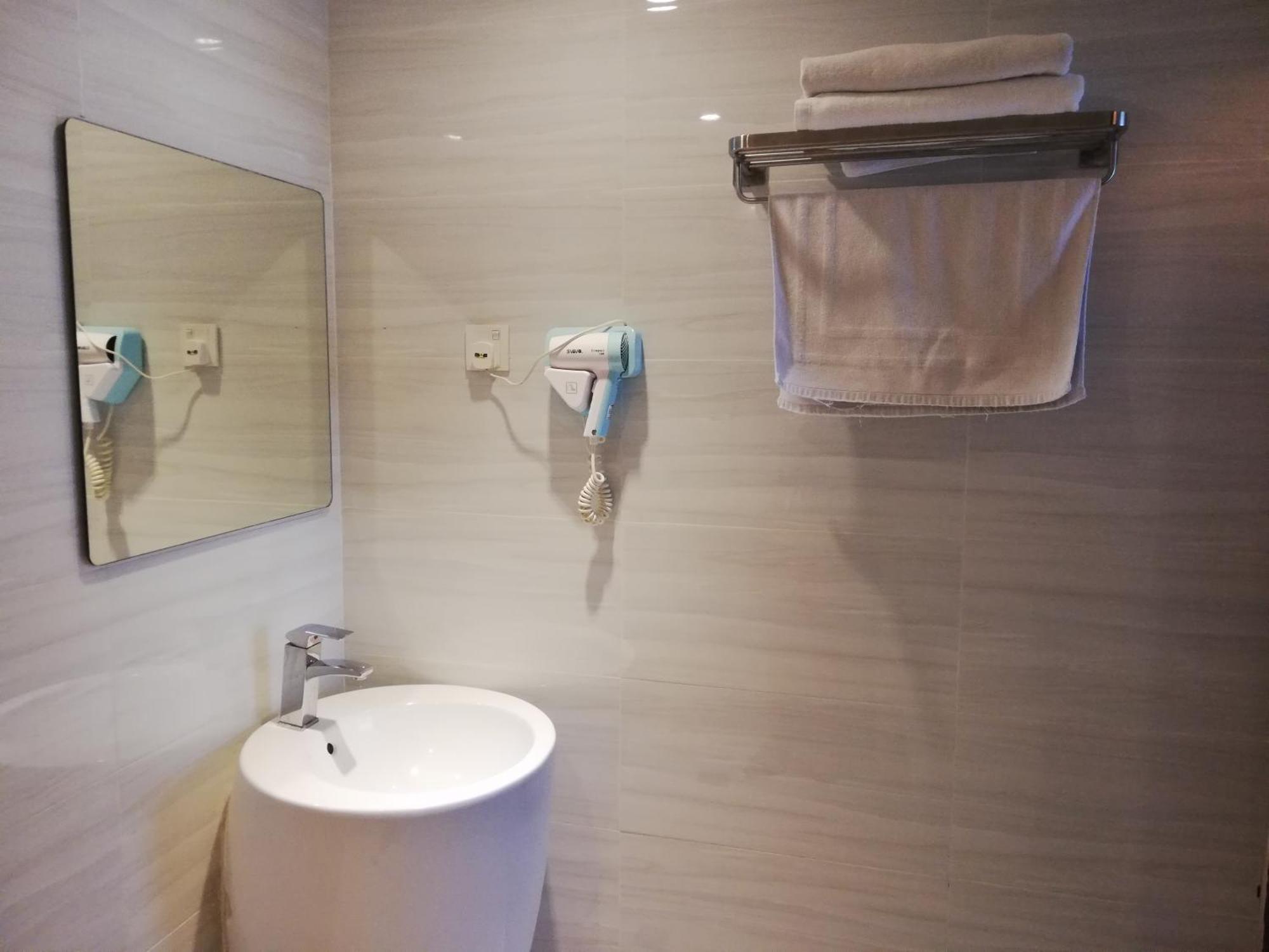 Ease Hotel Kota Kinabalu Esterno foto