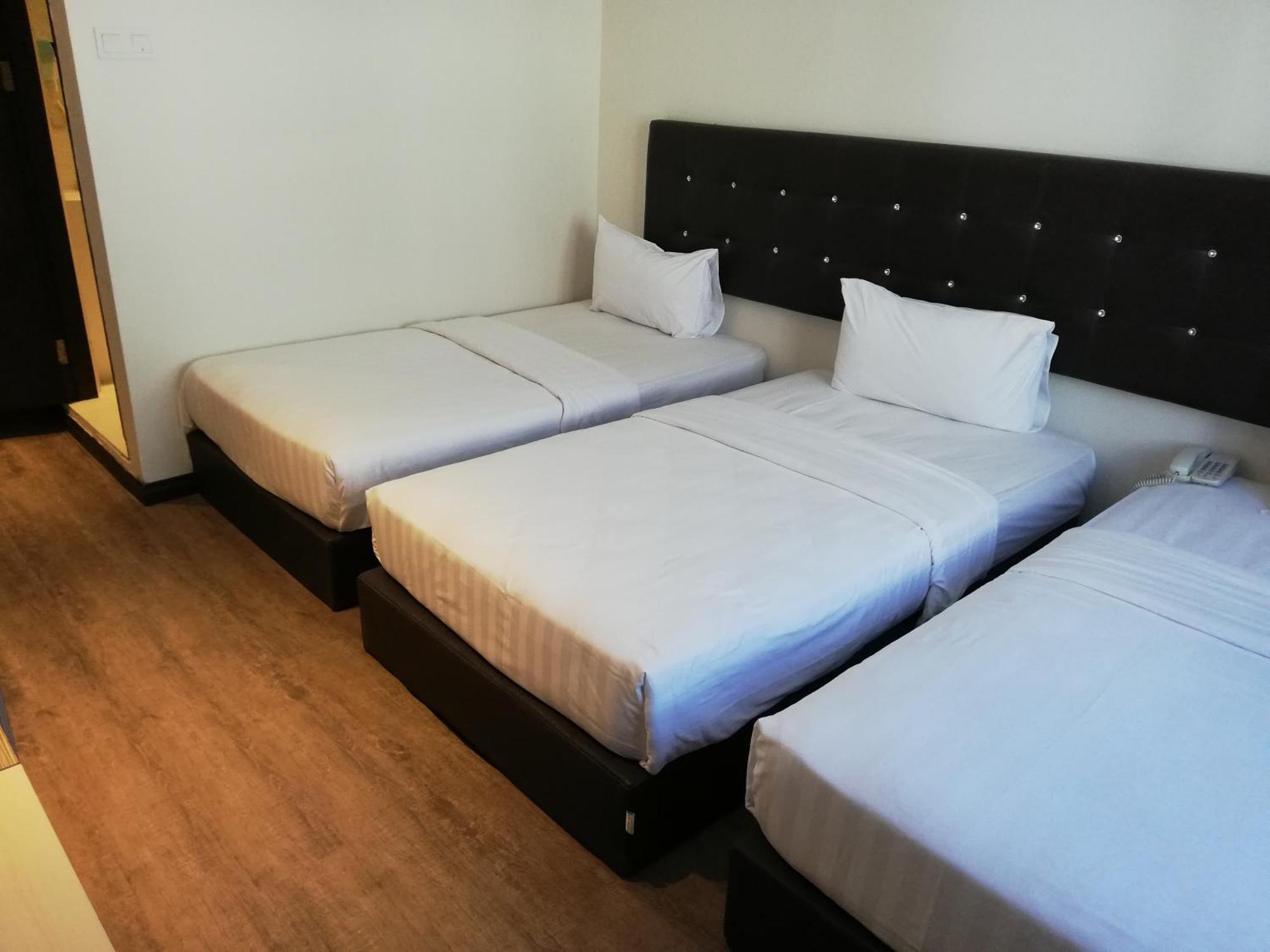 Ease Hotel Kota Kinabalu Esterno foto