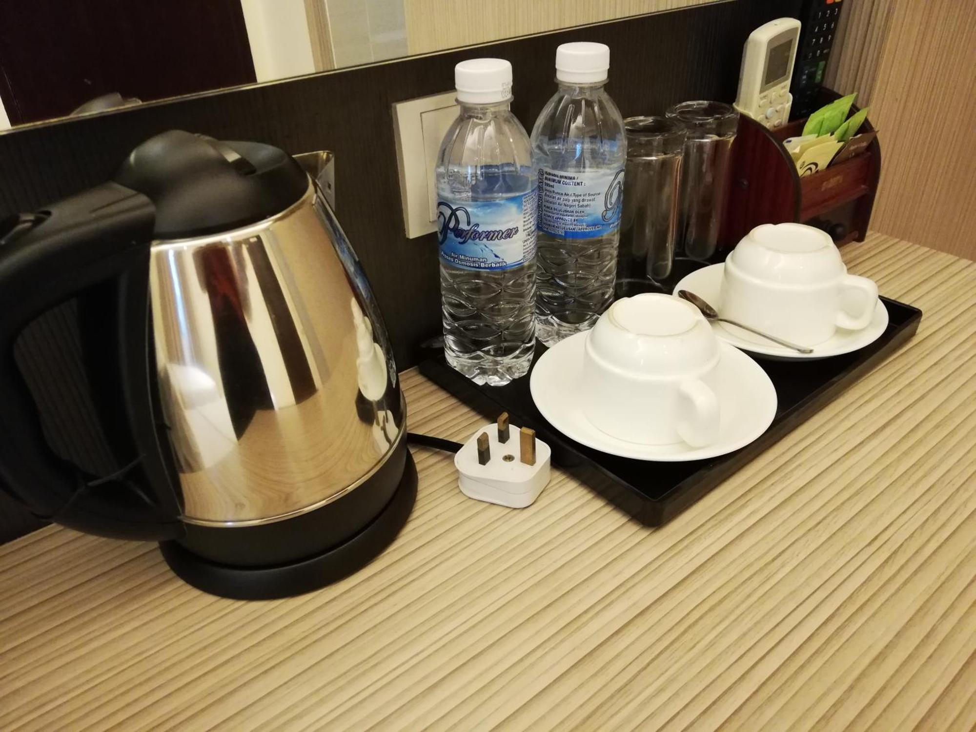 Ease Hotel Kota Kinabalu Esterno foto