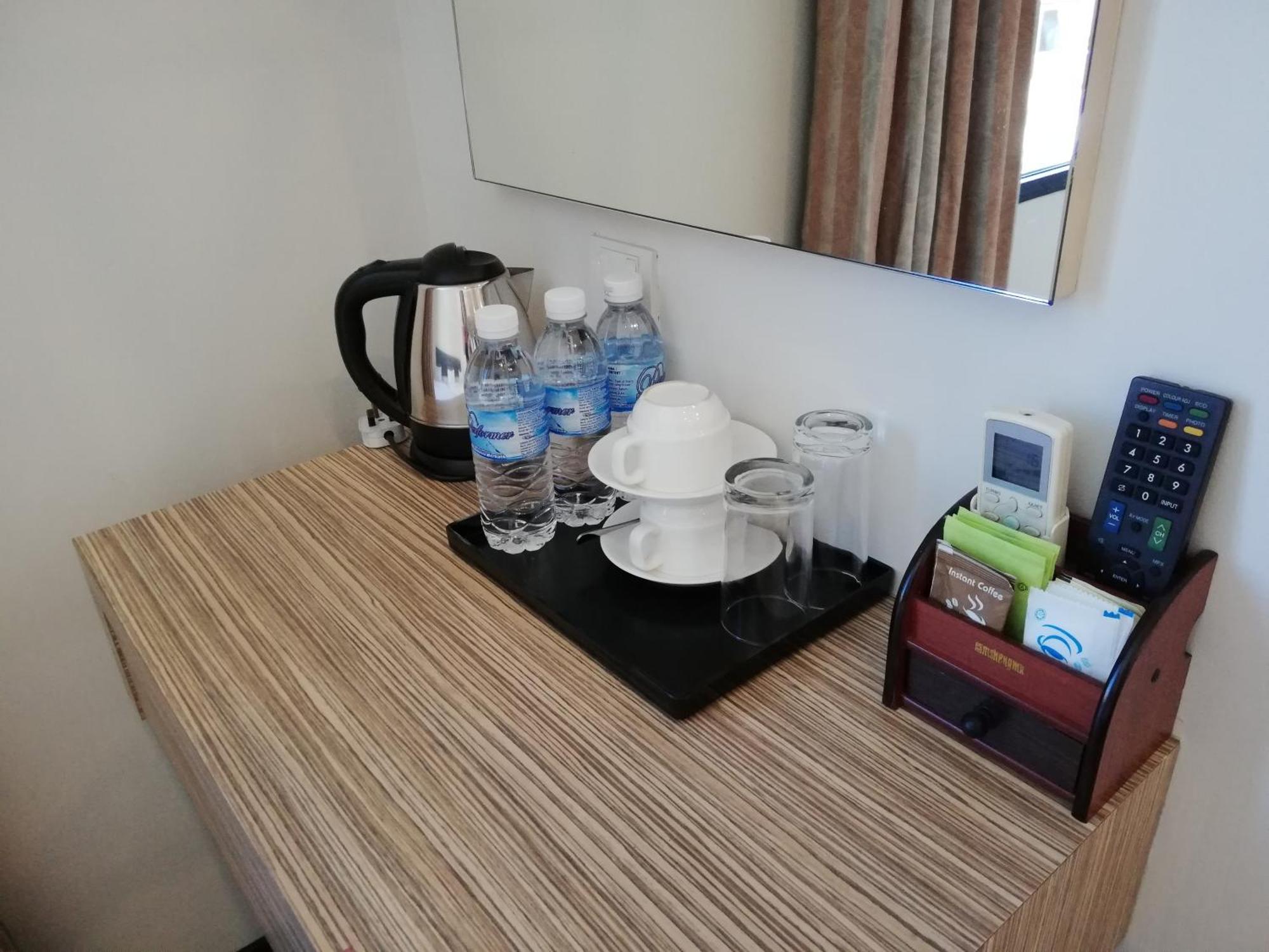 Ease Hotel Kota Kinabalu Esterno foto