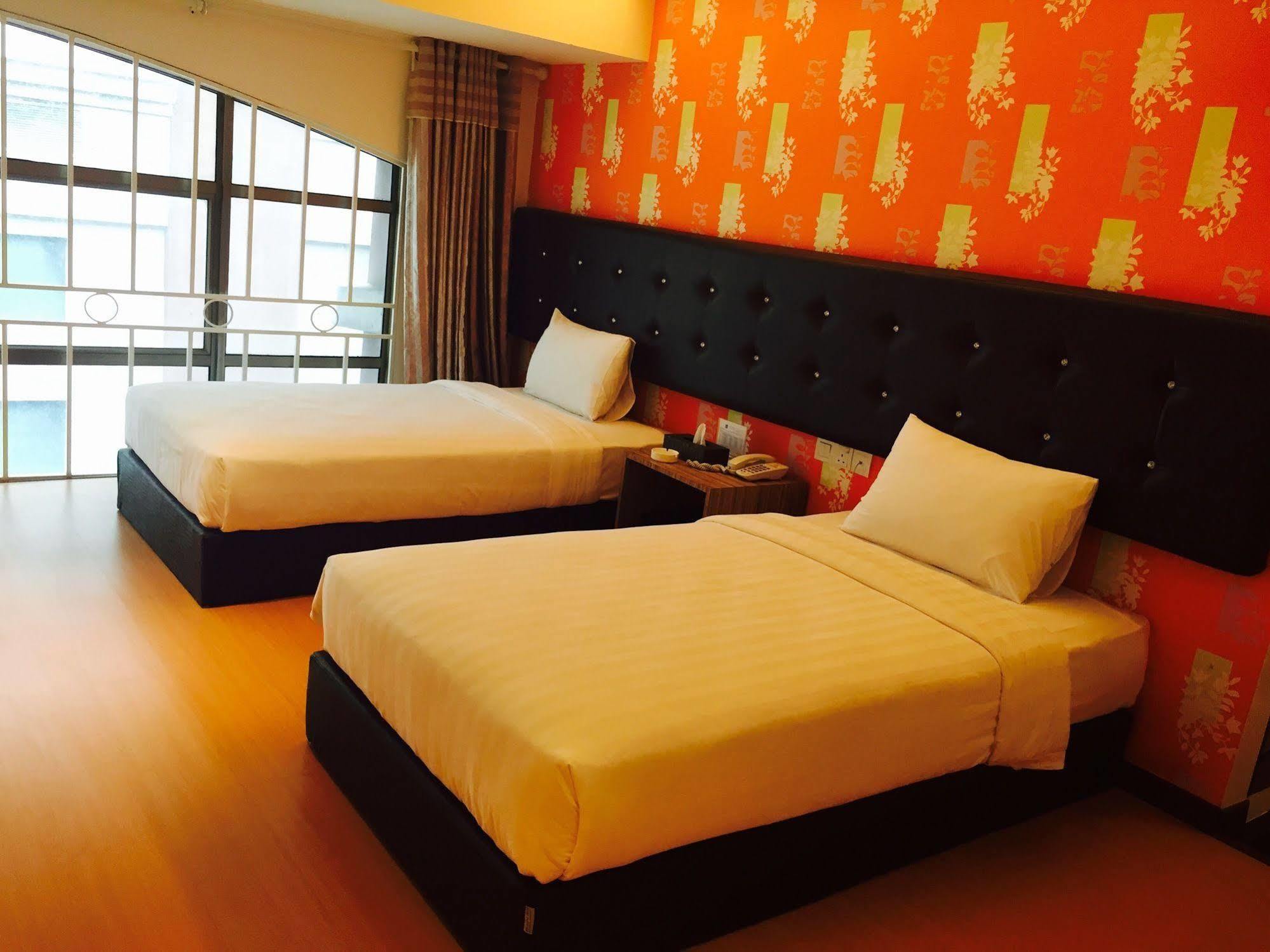 Ease Hotel Kota Kinabalu Esterno foto