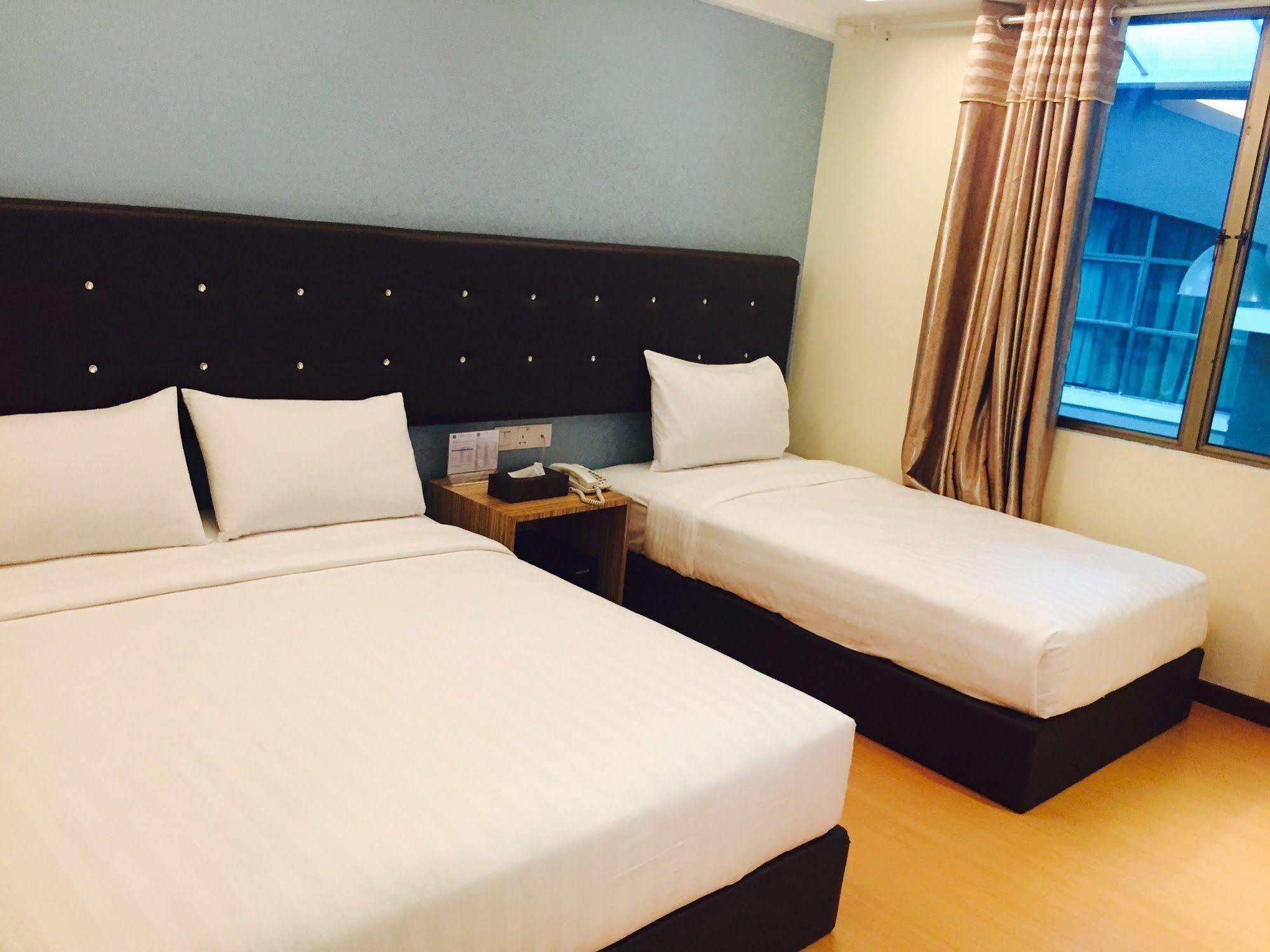 Ease Hotel Kota Kinabalu Esterno foto
