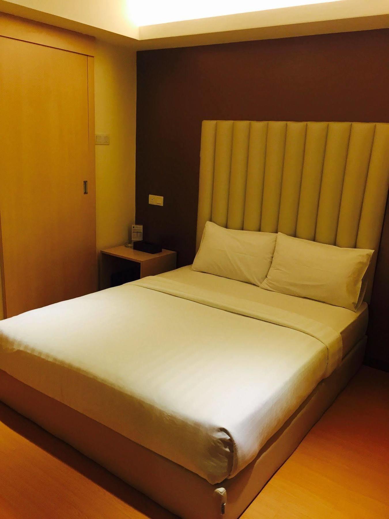 Ease Hotel Kota Kinabalu Esterno foto