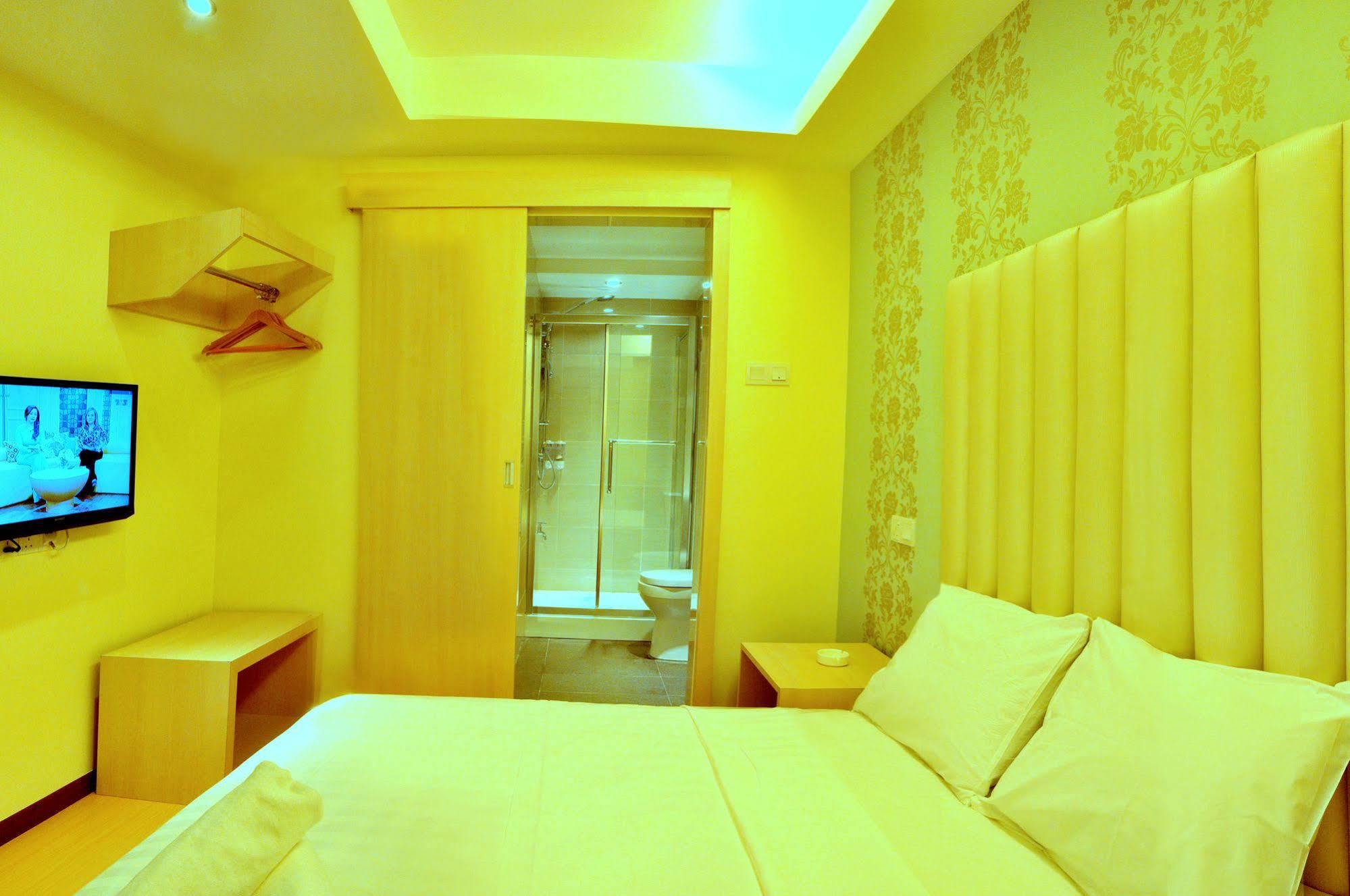 Ease Hotel Kota Kinabalu Esterno foto