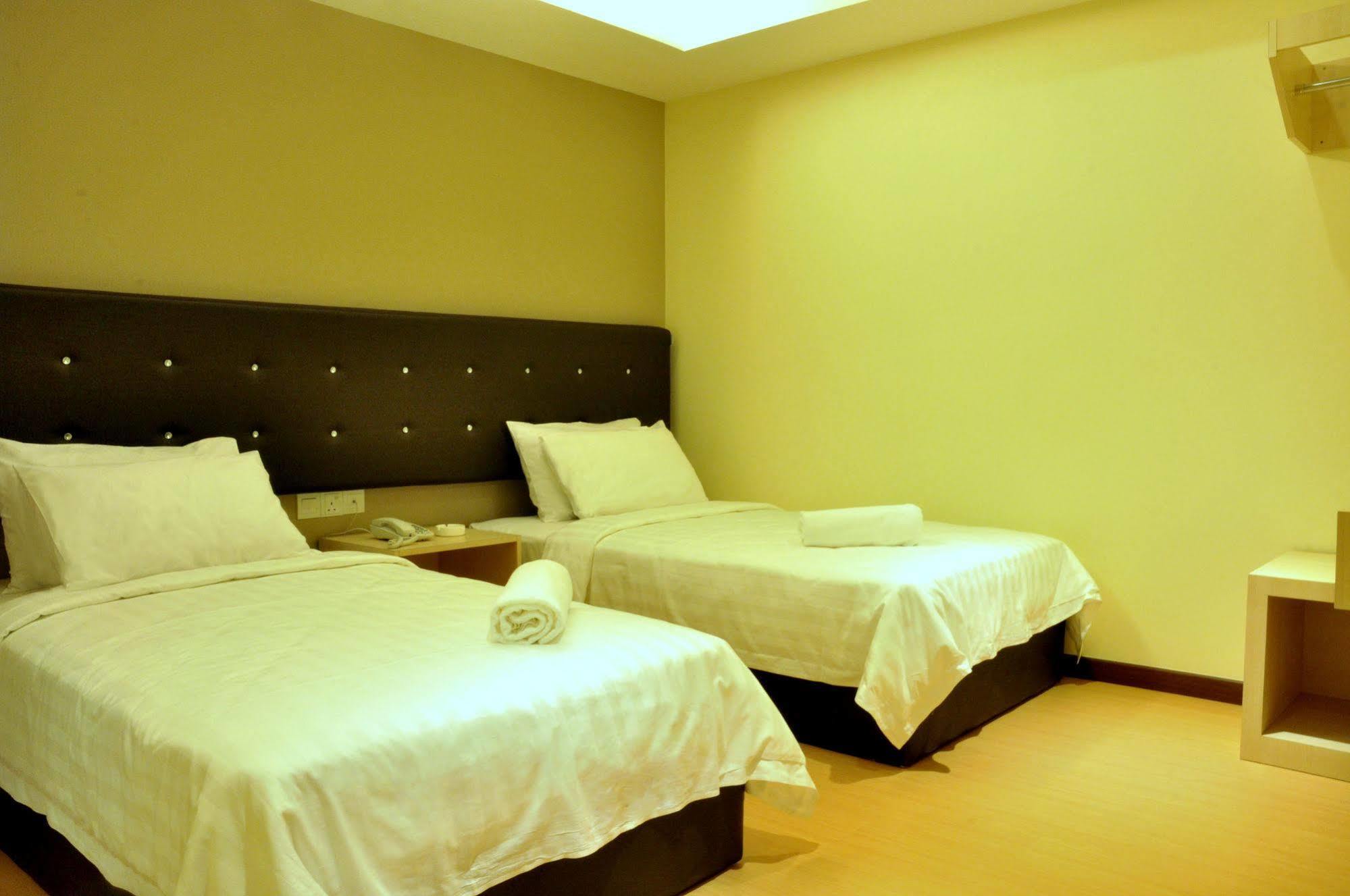 Ease Hotel Kota Kinabalu Esterno foto