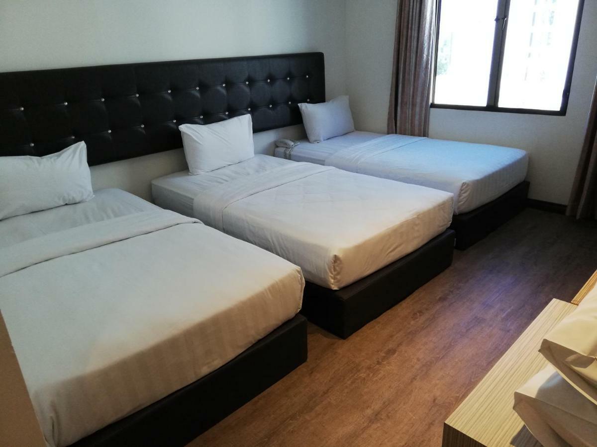Ease Hotel Kota Kinabalu Esterno foto