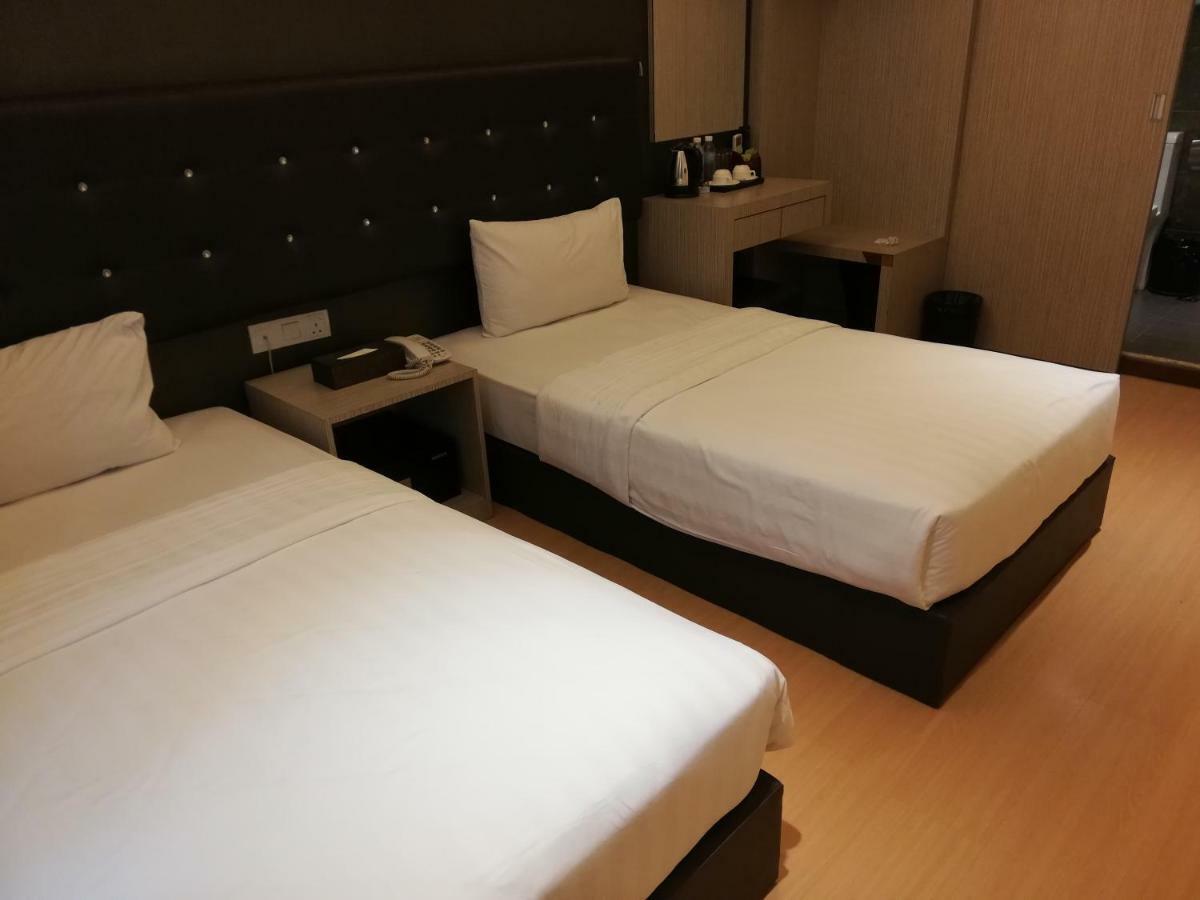 Ease Hotel Kota Kinabalu Esterno foto