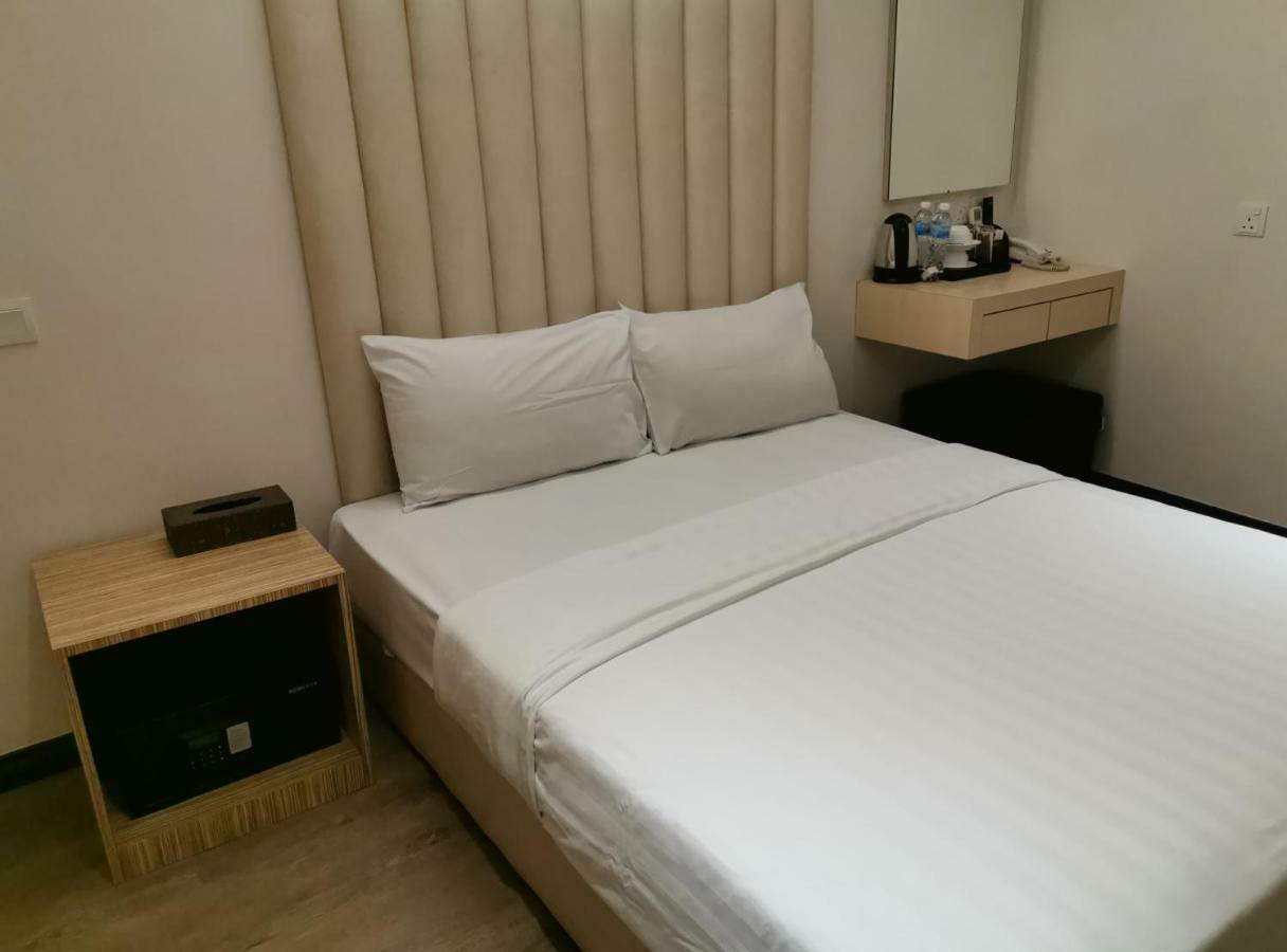 Ease Hotel Kota Kinabalu Esterno foto