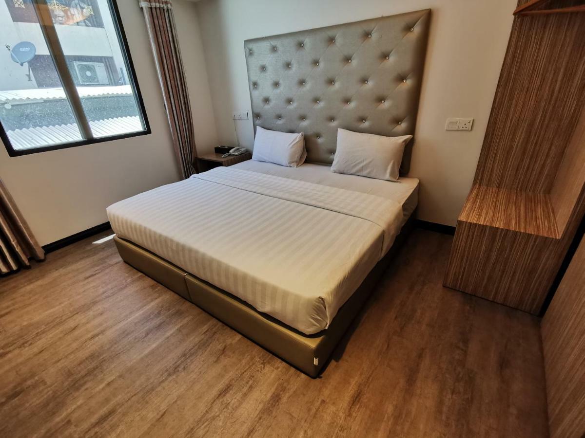 Ease Hotel Kota Kinabalu Esterno foto